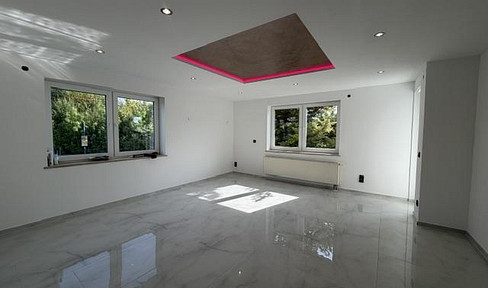 Kernsanierte 4-Zimmer-Wohnung mit großer Terrasse, Garten,Garage,2 Stellplätzen,und 3 Kellerräumen