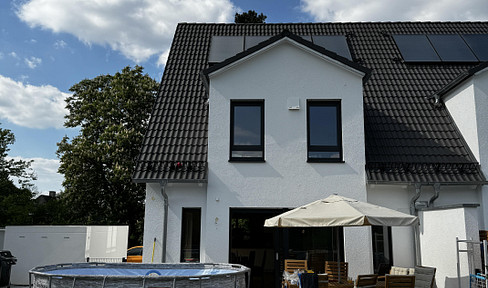 Junge Doppelhaushälfte ideal für Familie