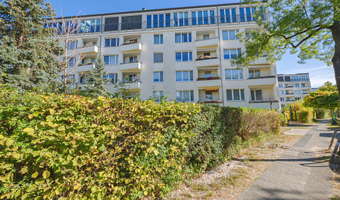 Bright 3-room penthouse apartment in Westend, including a parking space.