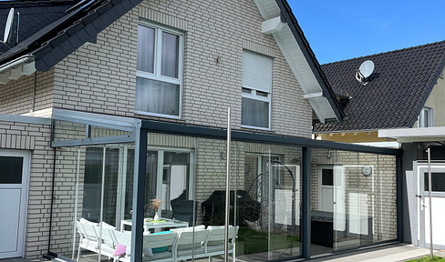 High-quality detached house with 6 rooms, a garden, and a conservatory in Kerpen-Sindorf.