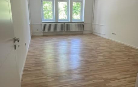 Beautiful, bright 2-room apartment with a new fitted kitchen and balcony in Nuremberg - Maxfeld.