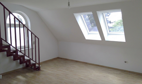 Bright and modern 2-room maisonette apartment on the top floor with a rooftop terrace – built in 2014.