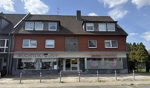 Residential and commercial building in a good location in Oberhausen-Alsfeld.
