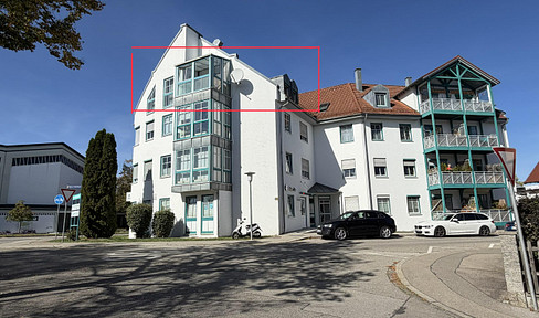 Charming 3-room penthouse apartment with a conservatory – perfect for personal use or for renting out.