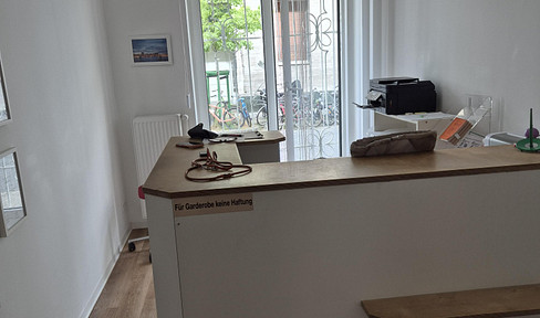 Office space or physiotherapy practice, excellent location in Pempelfort, Rosenstrasse. Bright, spacious rooms with a terrace.