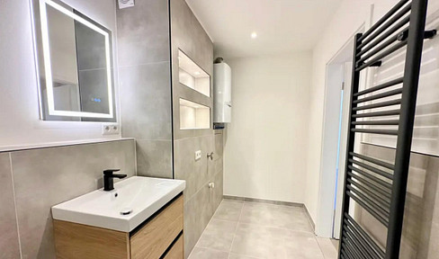 No commission: Renovated 2-room apartment in Düsseldorf Derendorf.