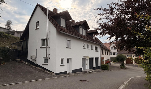 Beautifully renovated single-family home in Geisingen – No commission, with air conditioning and a Buderus solar heating system.
