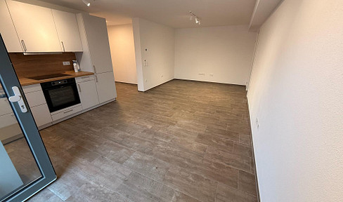 Brand new 2-room apartment with terrace, fitted kitchen, fiber optic internet, and ventilation system.