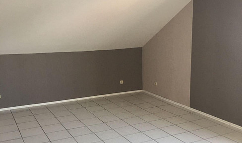 Spacious 4-room penthouse apartment with 112 square meters, located in a quiet building with 4 apartments in Sinntal.