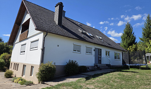 Viel Platz, viele Möglichkeiten: Mehrfamilienhaus mit großem Grundstück!