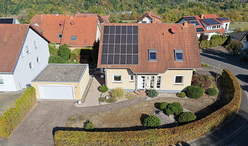 Großzügiges EFH mit sehr schöner ELW