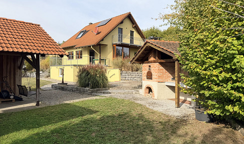 Modern detached house on the outskirts of town | 125m² living space | 840m² plot | Energy efficiency rating A | Offered by private owner.