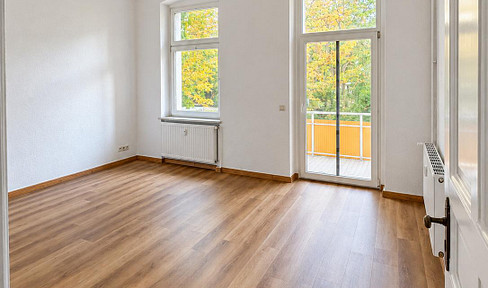 Helle 2-Zimmer-Altbauwohnung mit großem Südbalkon in zentraler Lage