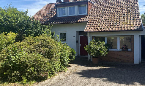 Detached single-family house in a picturesque location.