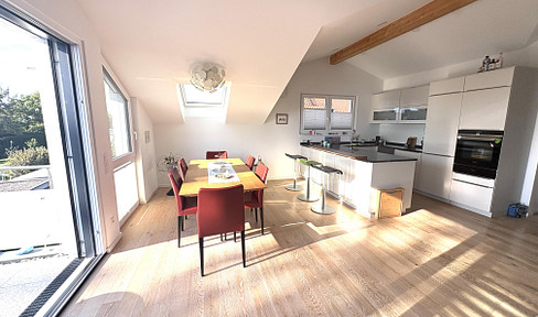 Exclusive living with lake views - spacious 3.5-room apartment near the lake.