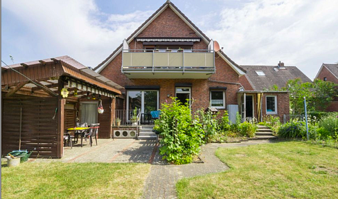Buy a multi-family house in Itzehoe – 3 apartments + commercial space, fully rented.