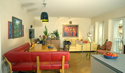 Spacious, renovated 4-room apartment in a historic building with a balcony, located in a quiet and desirable area of Haidhausen.