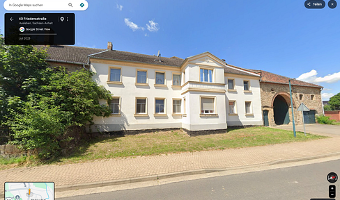 Fully rented multi-family house | 3 apartments + 6 garages | 11.14% yield.