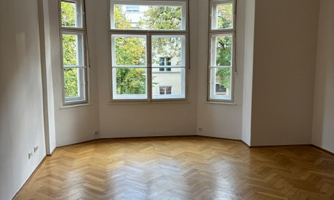 Nähe Prinzregentenpl., Top Altbau-4,5 Zi-WHG in Alt-Bogenhausen + Wohnküche, Essbereich und Balkon!