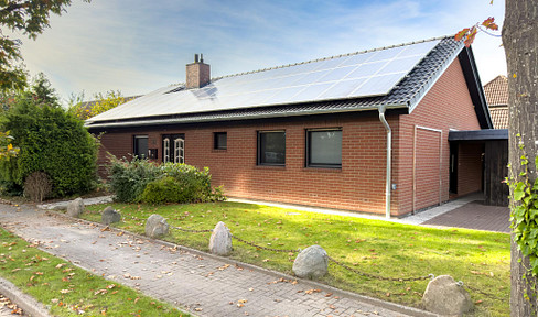 Gepflegter Bungalow in Marne mit neuem Dach, uneinsehbarem Garten, Kamin und PV Anlage