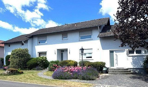 1-bedroom apartment in a fantastic location, right on the edge of a field.