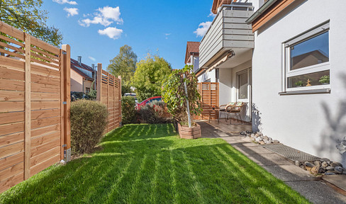 Gartenliebe! Bezugsfreie, renovierte 2-Zi.-Whg. mit privatem Traumgarten & Sonnenterrasse