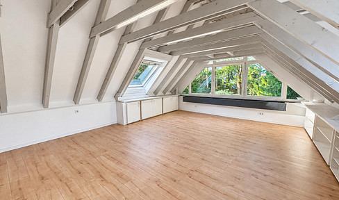 Spacious 5-room apartment with an attic in Dortmund-Lücklemberg - available immediately.