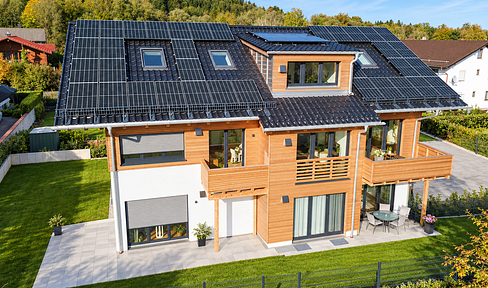 Doppelhaushälfte in Holzmassivbauweise – KfW 40 Plus, ca. 150 m², S/W-Garten & beheiztes KG