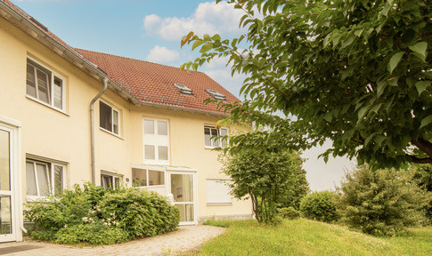 From February 1st, 2027: Fantastic 2-room apartment with balcony, fitted kitchen, and parking space in Cainsdorf.