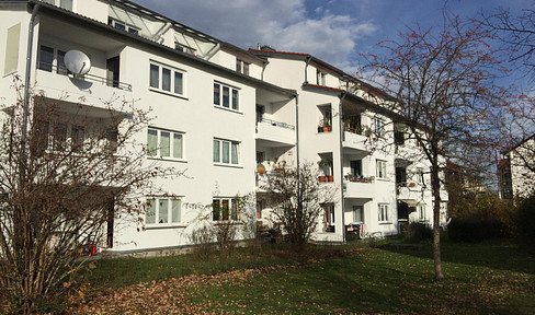 Charmante 2-Zimmer-Dachgeschosswohnung mit Balkon und Tiefgaragenstellplatz in Starnberg