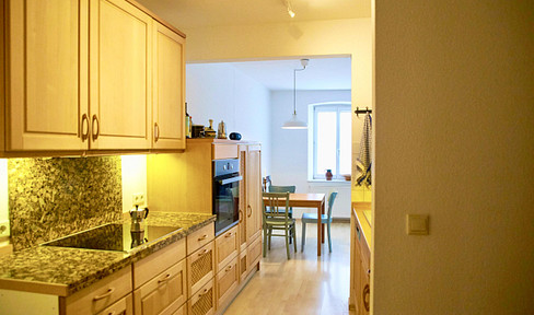 Möblierte 2-Zi-Wohnung mit Einbauküche & Carport zentral in Bamberg