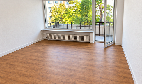 Between city life and a peaceful retreat - Spacious apartment with a balcony.
