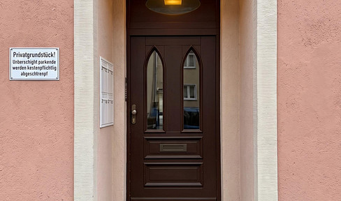No fees: Stylish 3-room apartment with balcony in the Mainz Neustadt district.