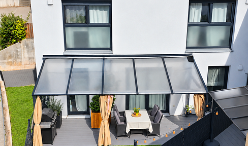 [NO COMMISSION] Bright 4-room maisonette apartment with fitted kitchen, covered terrace, and 2 garage spaces.
