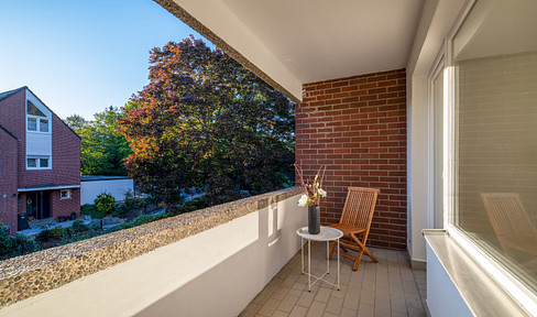 **Available and with no commission:** 3-room apartment, includes parking space.