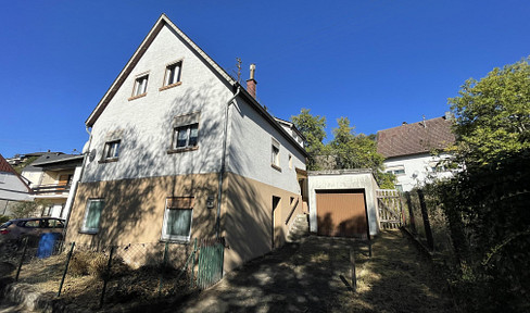 Detached single-family house with a garage and garden.