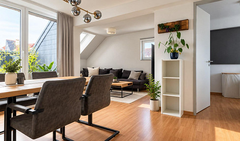 Schöne 3-Zimmer-Dachgeschosswohnung mit Südbalkon in der Südstadt – Nachmieter zum 01.12. gesucht