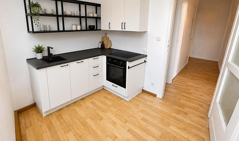 3-room apartment with a new fitted kitchen / suitable for shared living.