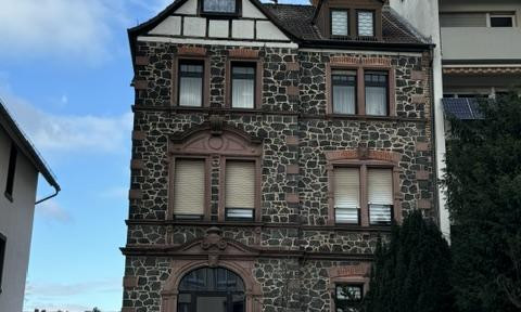 Dachgeschosswohnung 2 Zimmer, Küche, Bad in Hanau in Innenstadtnähe zu vermieten