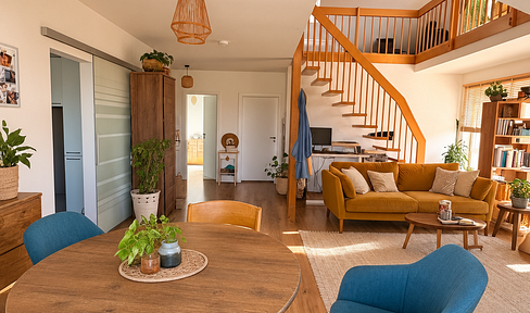 Helle offene Dachgeschosswohnung mit Blick ins Grüne