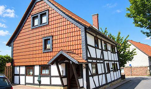 Provisionsfrei - Charmantes Fachwerkhaus mit Einliegerwohnung, Garten und Garage in Weddingen
