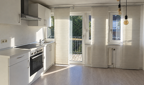 Cozy 2-room attic apartment with a balcony and fitted kitchen, located in a quiet area.