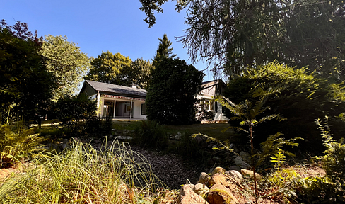 Heller 5-Zimmer-Bungalow mit Kamin, großem Garten & Doppelgarage | Stadtgrenze Hamburg