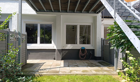 Quiet 3-room ground floor apartment with a garden and parking space, located in a central area.