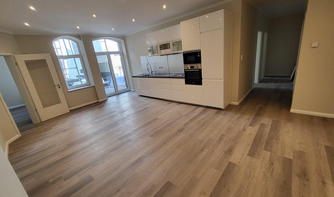 Top Erdgeschoss 5-Zimmer kfW Wohnung mit Küche, Balkon in bester Lage von Wiesbaden Mitte