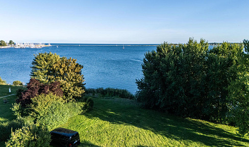 Baugrundstück 931 m² – erste Meereslinie am Fehmarnsund, Blick auf die Marina
