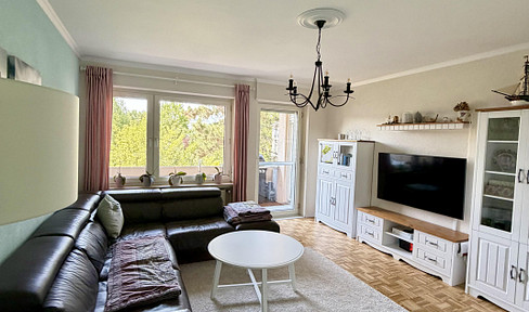 Modernized 4-room apartment with balcony, located in the Wollmesheim area.