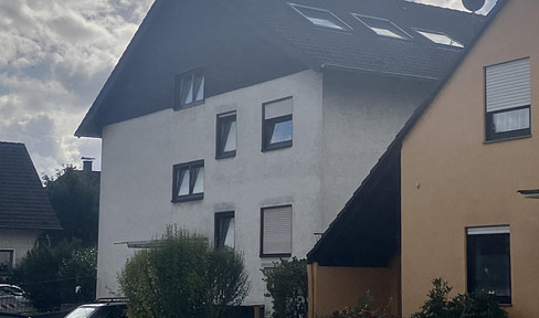 Spacious and bright penthouse apartment with a terrace, located in a small multi-family house, offering a comfortable and private living experience.