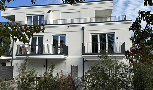 NEUWERTIGE VILLENWOHNUNG | 2 BALKONE - SÜD und WEST | GRÜNBLICK | EBK | MAẞ-EINBAUTEN | SMART HOME