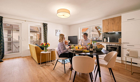 Temporary accommodation by Lake Constance: Furnished one-bedroom apartment, €1,000 including utilities, beach within walking distance.